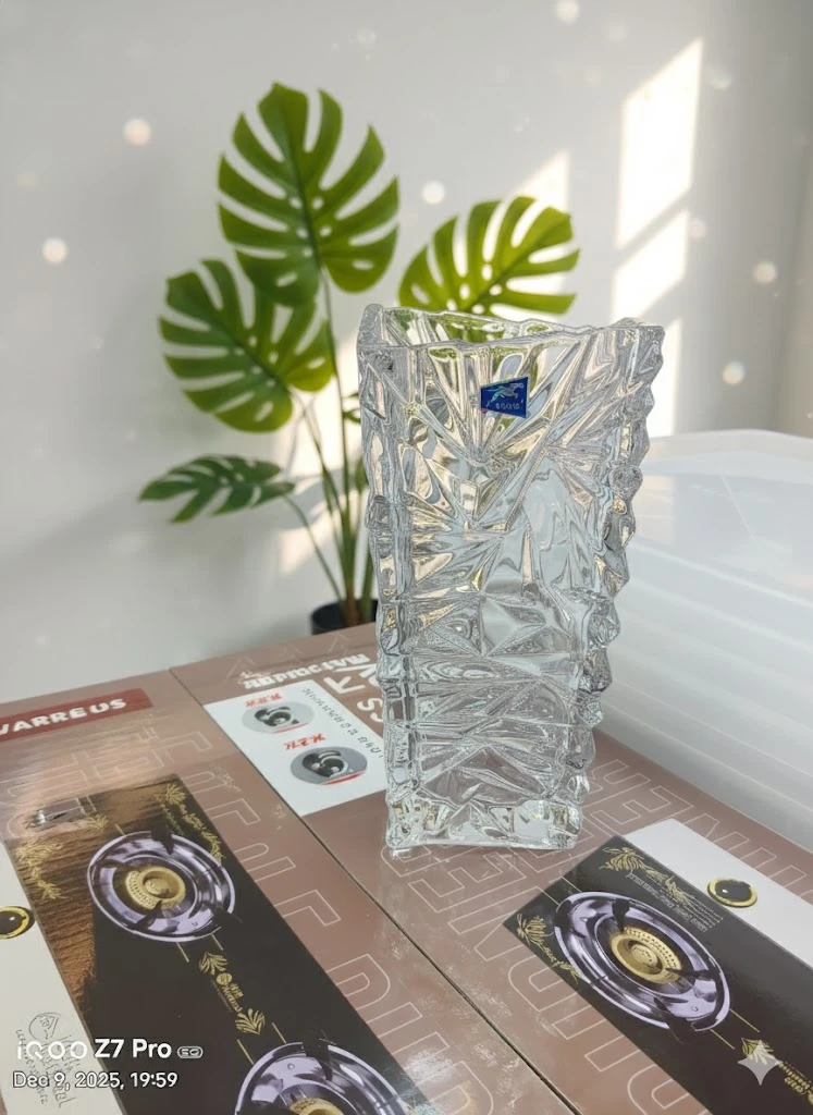 Heavy  Heamend Design Glass Vase